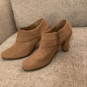 Aerosoles Suede Tan Booties with Block Heel size 9